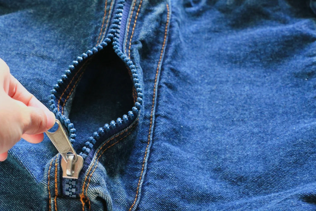 Zipper: Fungsi, Jenis, dan Bagaimana Memilih Zipper yang Tepat untuk Produk Anda